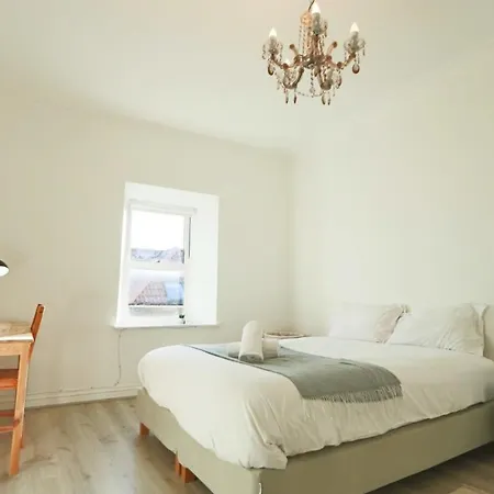 Manilla 3 Bedroom Floor Flat Apartment *