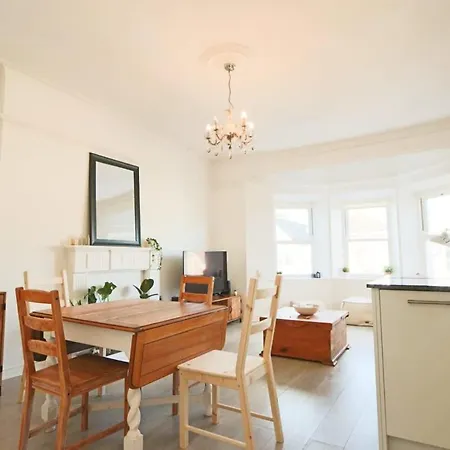 Manilla 3 Bedroom Floor Flat