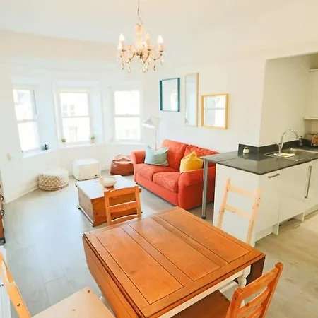 Manilla 3 Bedroom Floor Flat Apartment *