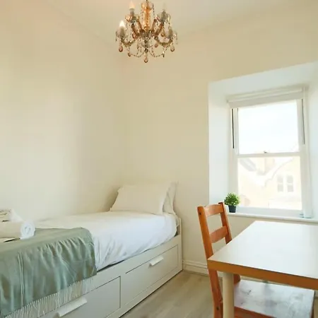 Apartman Manilla 3 Bedroom Floor Flat